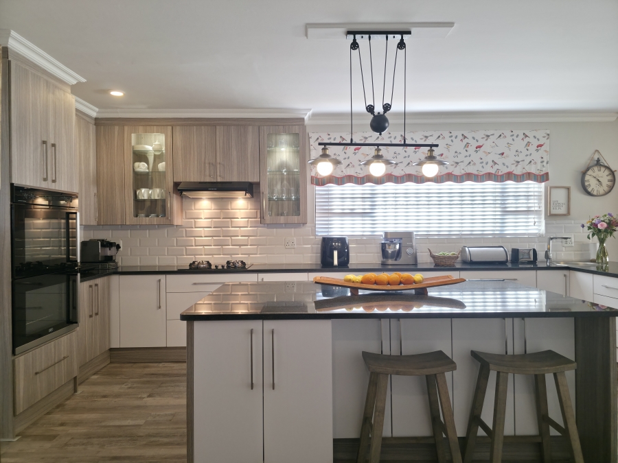 4 Bedroom Property for Sale in Wavecrest Eastern Cape